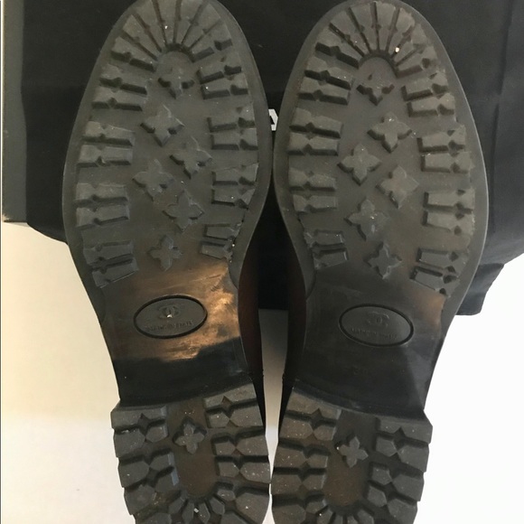 Chanel Brown & Black cap toe Chelsea boots. Sz 39 - Picture 6 of 8